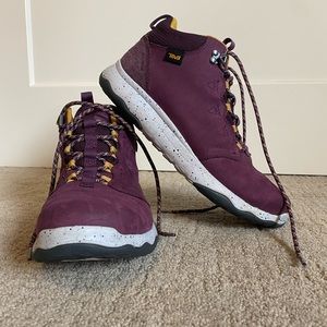 Teva Women’s size 10 Waterproof High Top Sneakers in Maroon